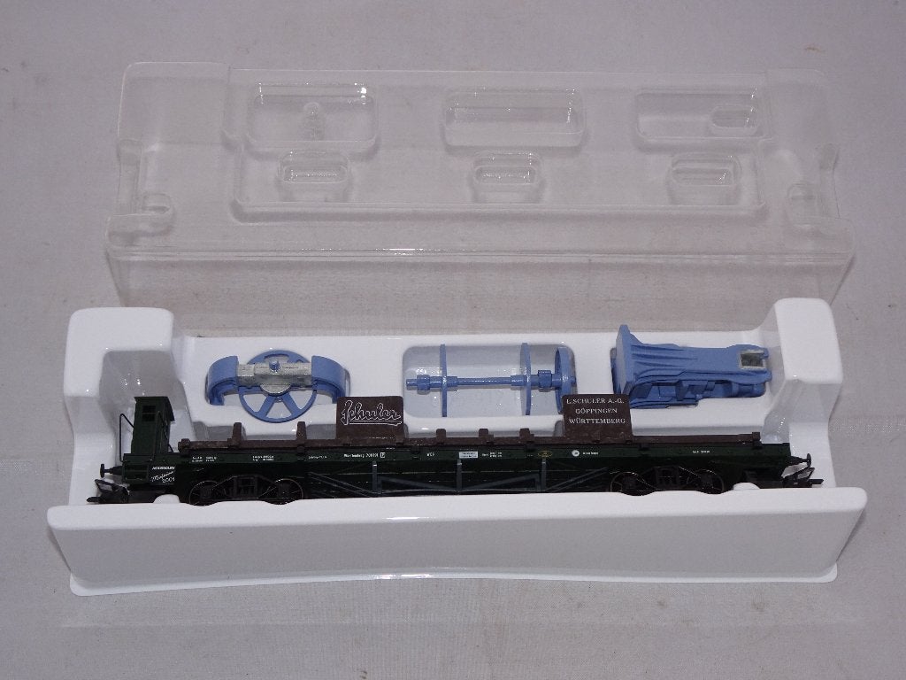 Marklin 48001 museumwagon 2001 + Schuler excenterpers (#872), Wisselstroom, Ophalen of Verzenden, Märklin, Nieuw