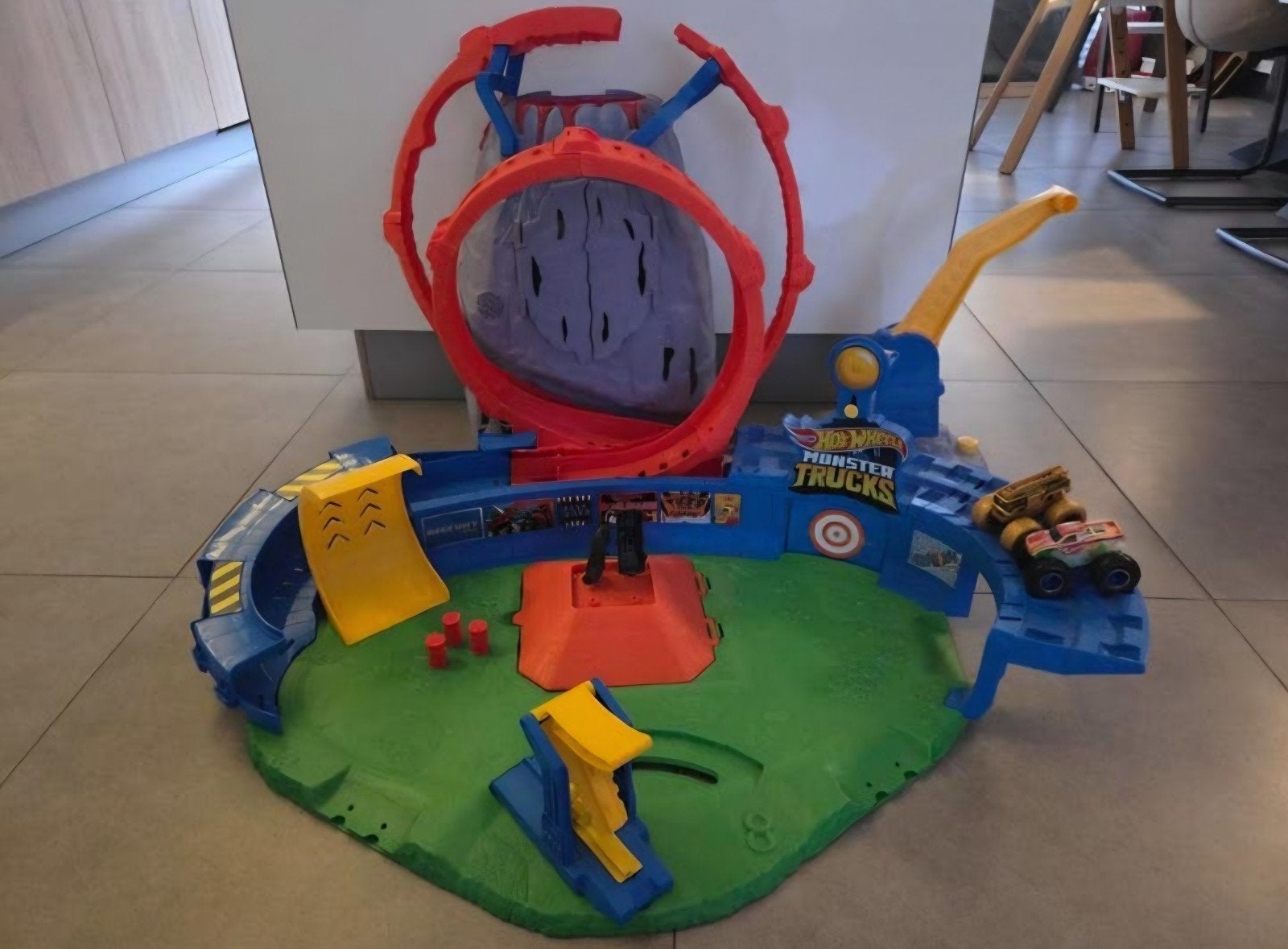 Hot Wheels Monster Trucks Racebaan met Looping en Dinosaurus, Ophalen, Zo goed als nieuw, Hot Wheels, Met looping