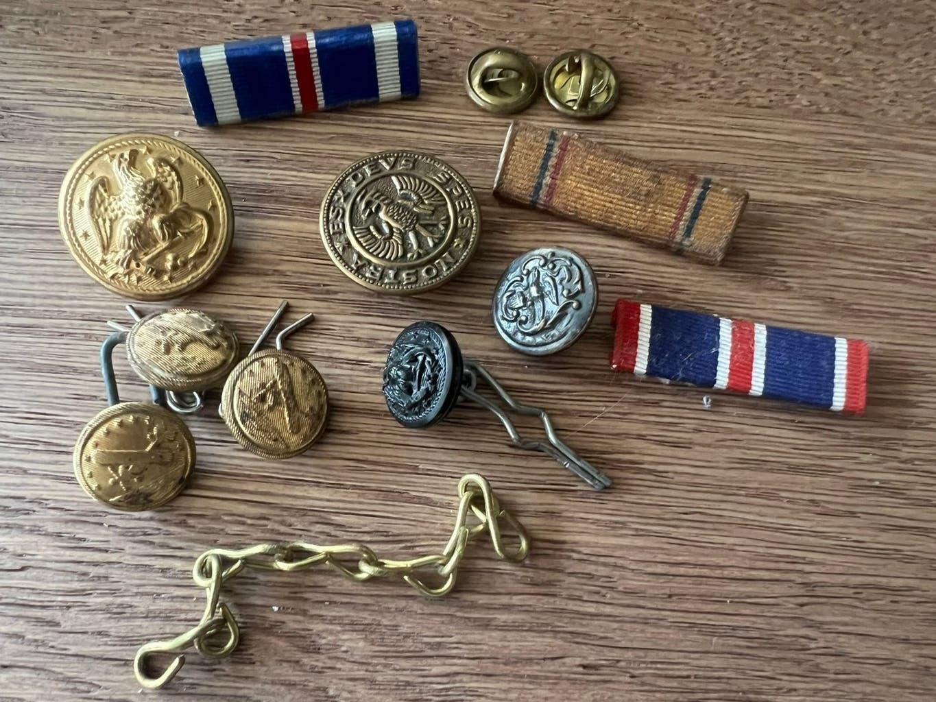 WO2 Amerikaans diverse knopen speldjes etc, Verzamelen, Amerika, Verzenden, Embleem of Badge