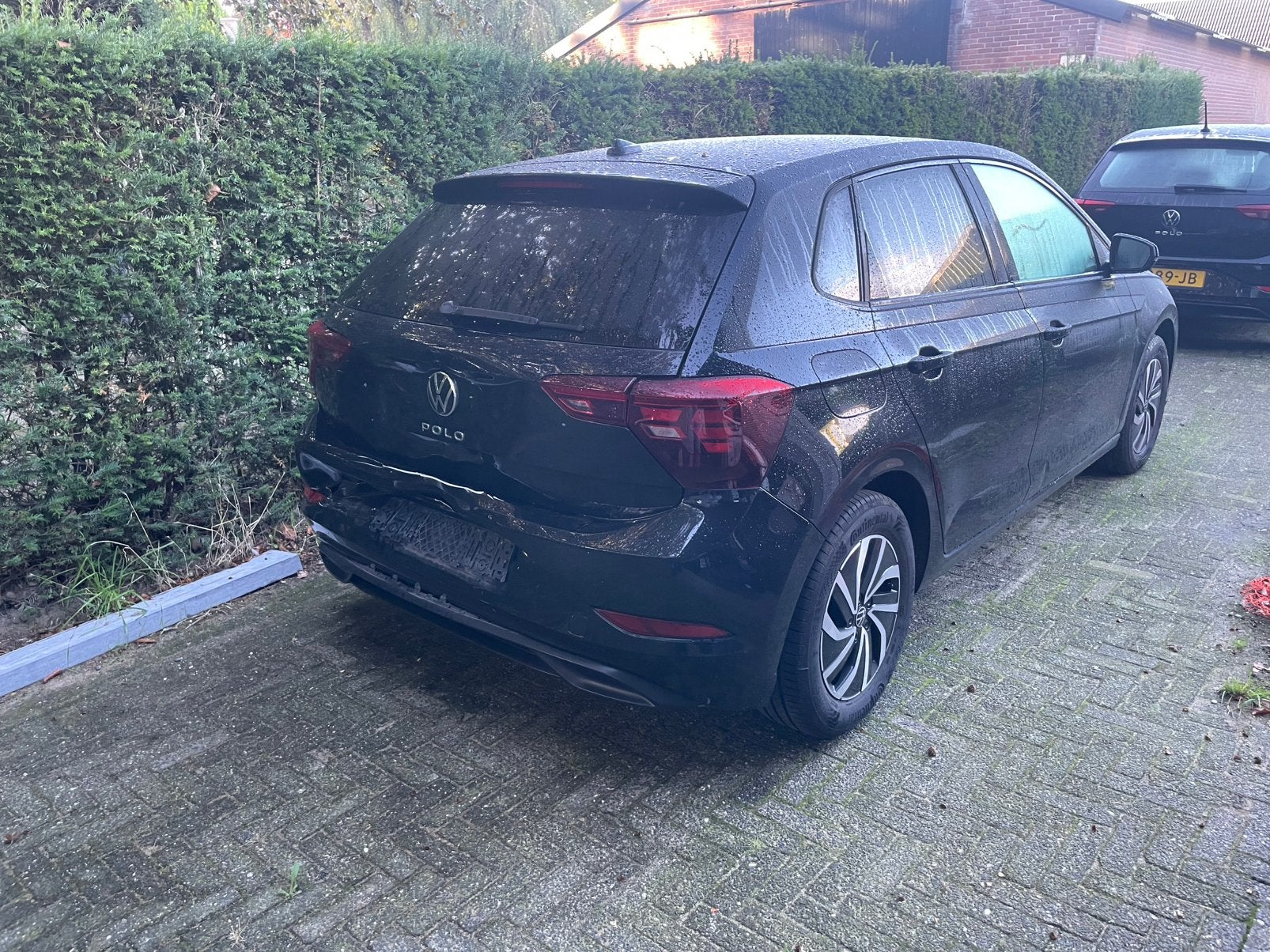Vw polo 1.0 tsi bj 2023 lichte achter schade, Ophalen, Zwart, Benzine