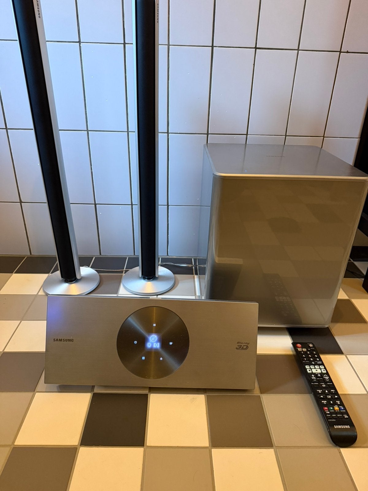 Samsung HT-ES8200 2.1 Home Cinema Blu-ray 3D + subwoofer, Audio, Tv en Foto, Gebruikt, 2.1-systeem, Blu-ray-speler, 70 watt of meer