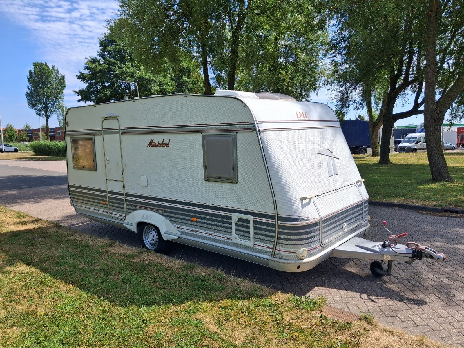 LMC 490 met Isabella voortent, Fransbed, Bankairco, Rondzit, Frans bed, Particulier, 4 tot 5 meter