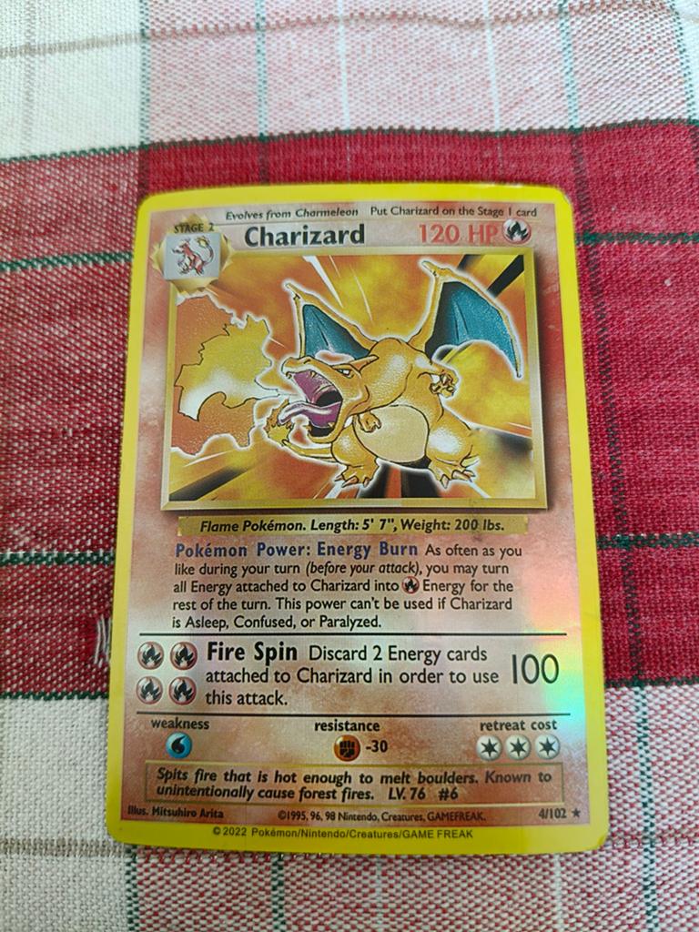 Charizard Pokemon kaart reprint met lichte schade ophalen, Hobby en Vrije tijd, Verzamelkaartspellen | Pokémon, Ophalen