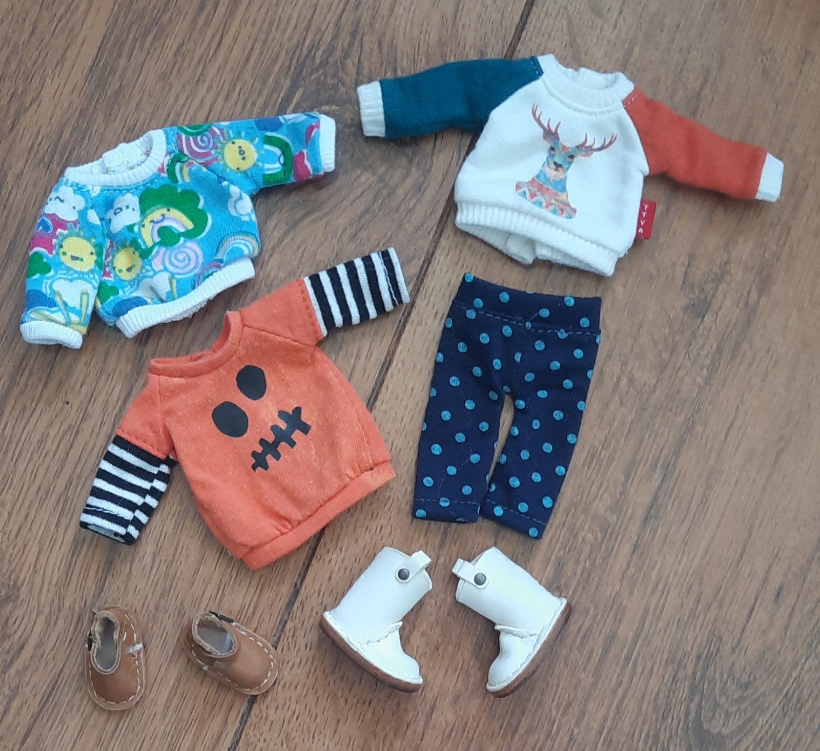 Bjd 1/8, 3x sweater, 1x broek, 2x leren schoentjes, set., Verzamelen, Poppen, Ophalen of Verzenden, Zo goed als nieuw, Kleertjes