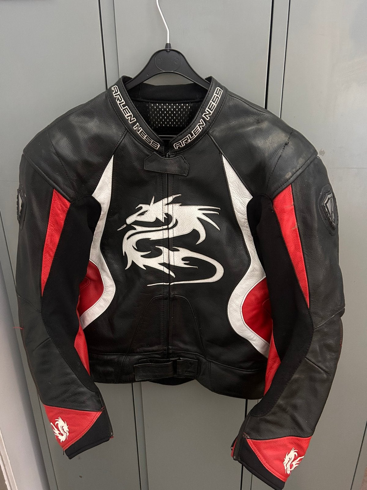 Arlen Ness motorpak leer motorjas broek maat 54 kniestukken, Motoren, Kleding | Motorkleding, Ophalen of Verzenden, Tweedehands