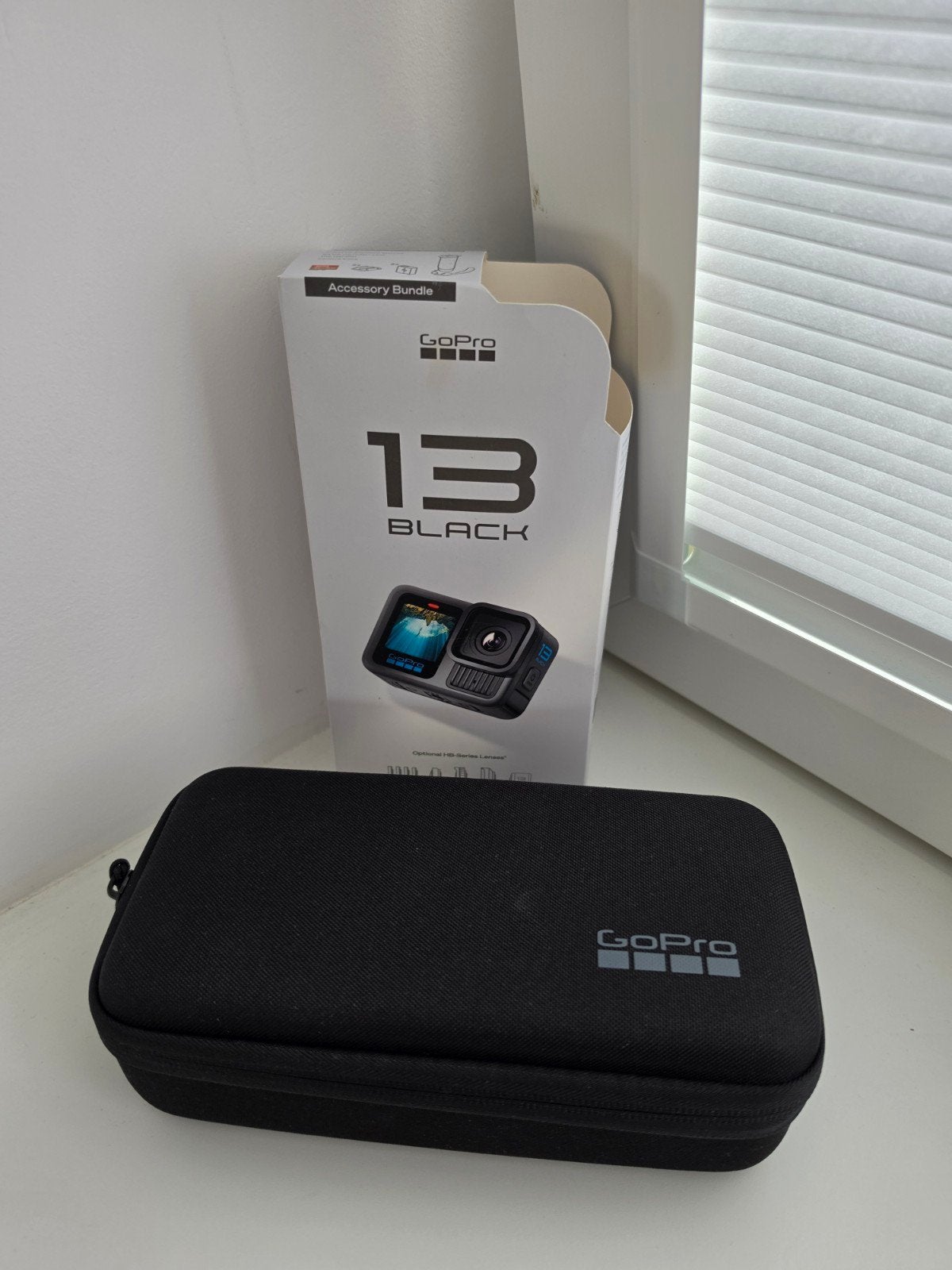 Foto 10 van GoPro HERO 13 Black Accessory Bundle set nieuw in doos!