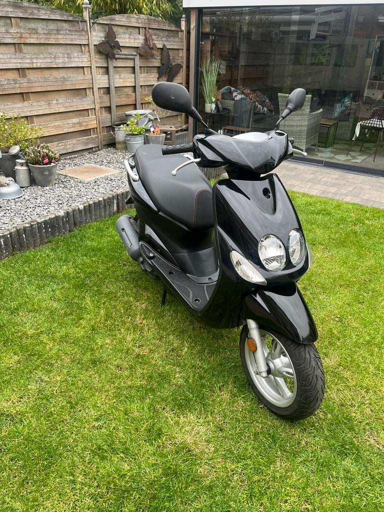 Yamaha neos 4t watergekoeld, Fietsen en Brommers, Scooters | Yamaha, Ophalen, Zo goed als nieuw, Benzine, Neo's
