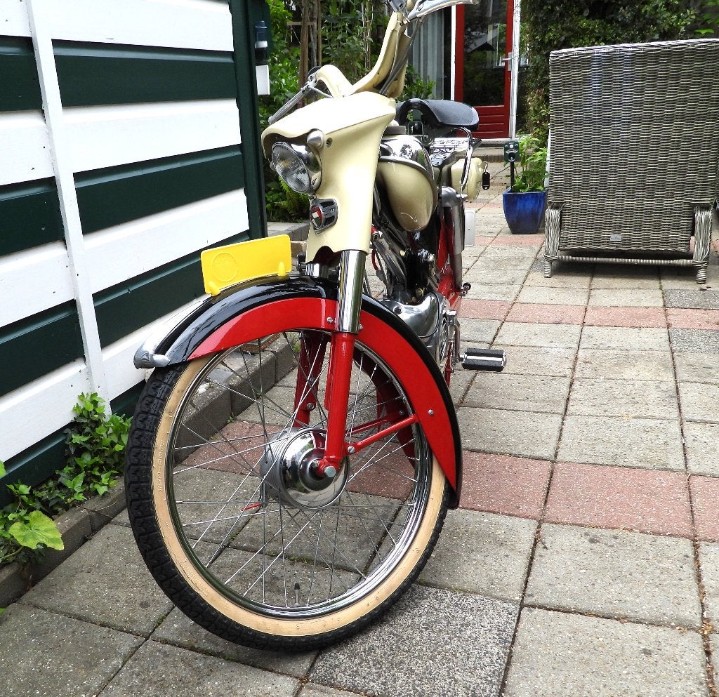 Puch brommer, Fietsen en Brommers, Brommers | Puch, Overige modellen, Maximaal 45 km/u, Zo goed als nieuw, 2 versnellingen