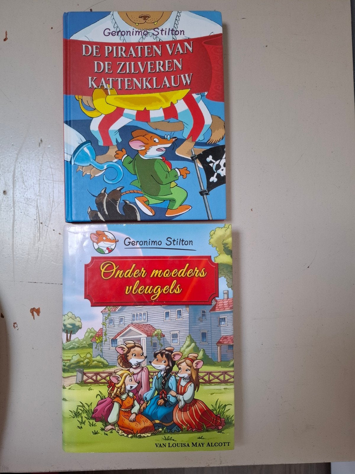 Geronimo Stilton boeken: Piraten & Onder moeders vleugels, Ophalen of Verzenden, Gelezen, Geronimo Stilton, Fictie algemeen