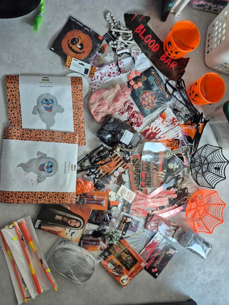 Groot Halloween Pakket - Decoratie, Kostuums & Accessoires, Hobby en Vrije tijd, Feestartikelen, Ophalen of Verzenden, Zo goed als nieuw