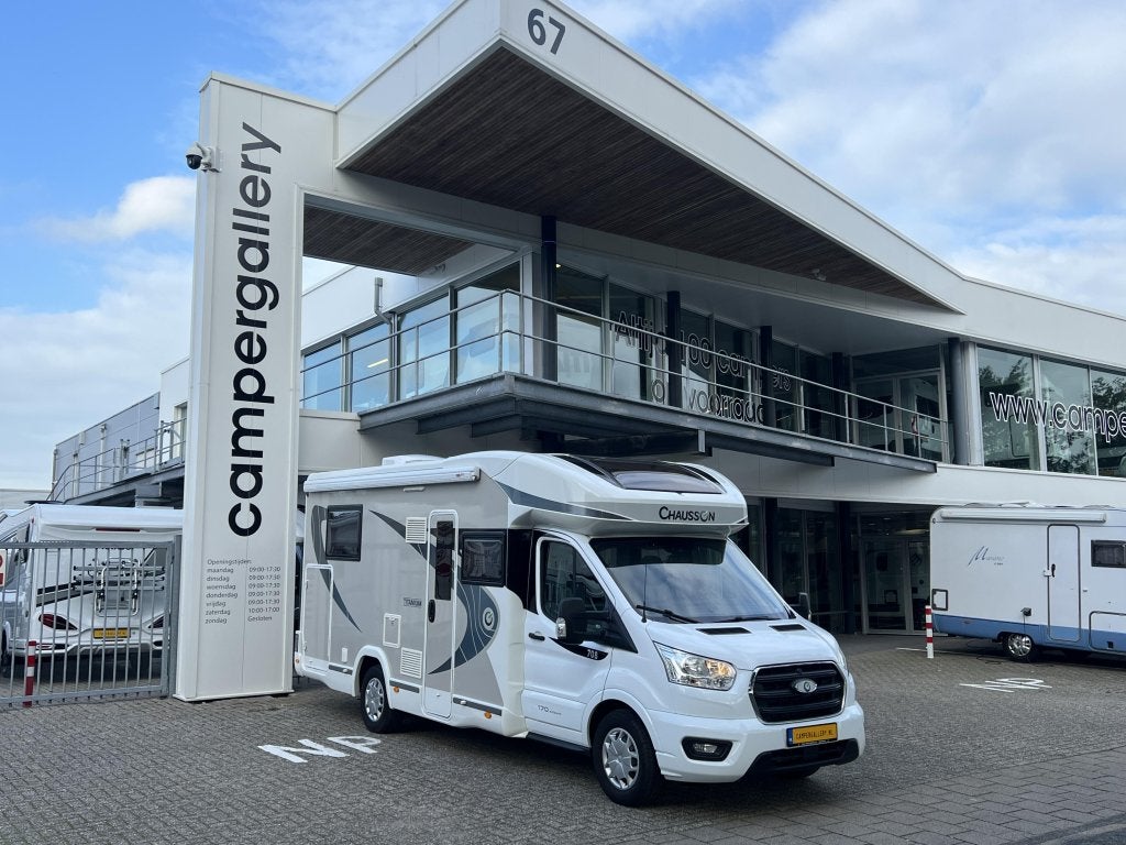 Chausson Titanium 708 QUEENSBED HEFBED F2F AUT, Caravans en Kamperen, Automaat, Ringverwarming, Ford, 7 tot 8 meter