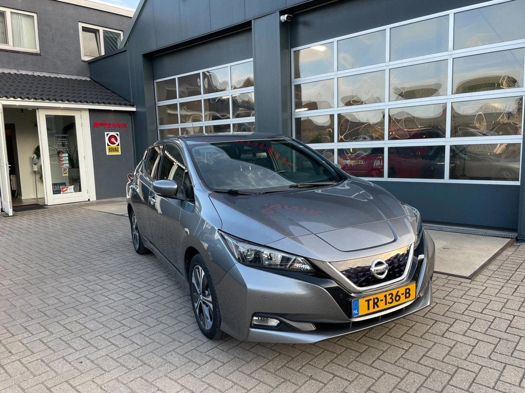 Nissan LEAF N-Connecta 40 kWh Top View / Keyless / Trekhaak., Auto's, Nissan, Adaptive Cruise Control, Gebruikt, 150 pk, Alcantara