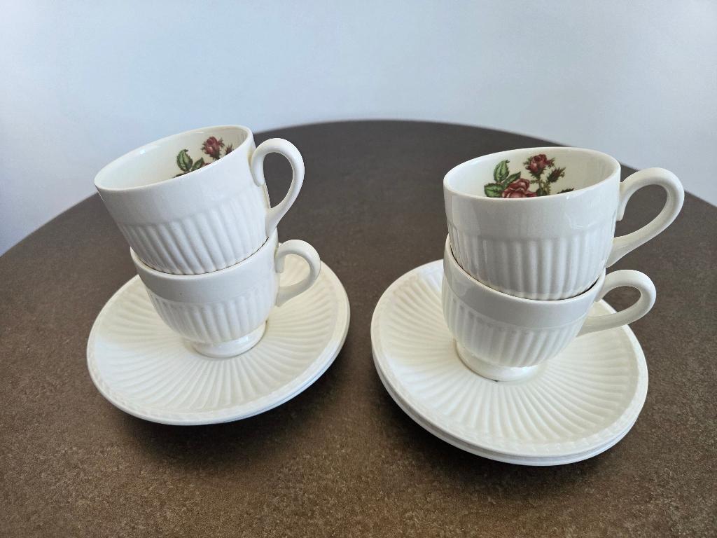 Wedgwood Moss Rose 4 espresso kop en schotels, Ophalen of Verzenden, Zo goed als nieuw, Wedgwood, Kop(pen) en/of Schotel(s)