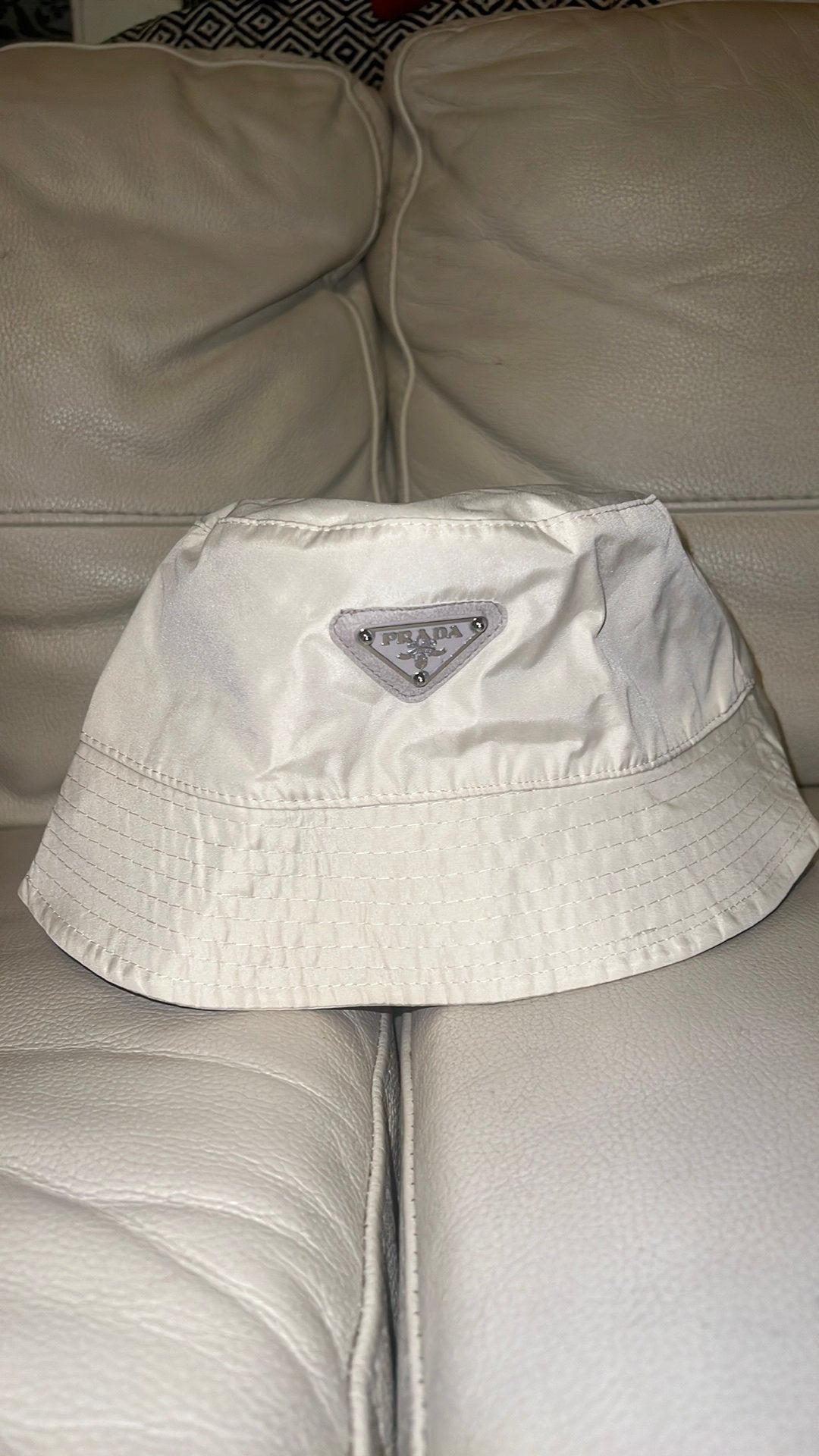 Prada bucket hat, Ophalen of Verzenden, Zo goed als nieuw