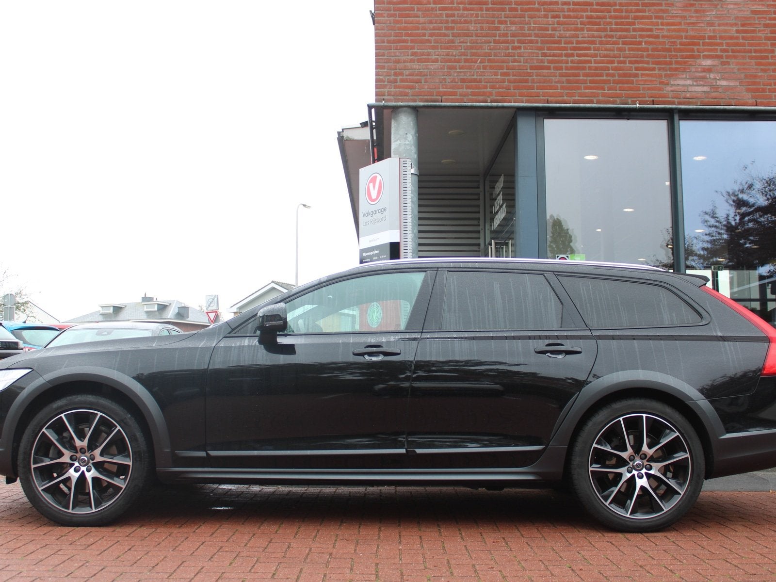 Volvo V90 Cross Country VOLVO V90 Cross Country T6 AWD *Pro*, Automaat, Zwart, 4 cilinders, 1969 cc