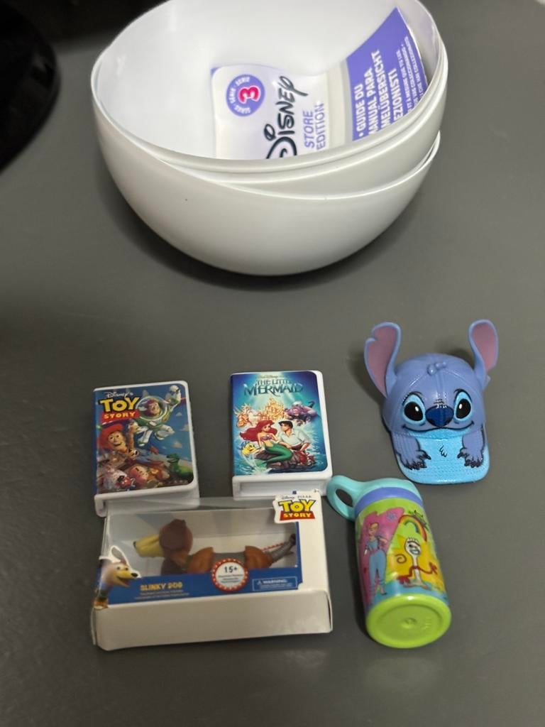 Mini brands Disney store edition, Verzamelen, Disney, Ophalen of Verzenden, Overige figuren, Zo goed als nieuw, Beeldje of Figuurtje