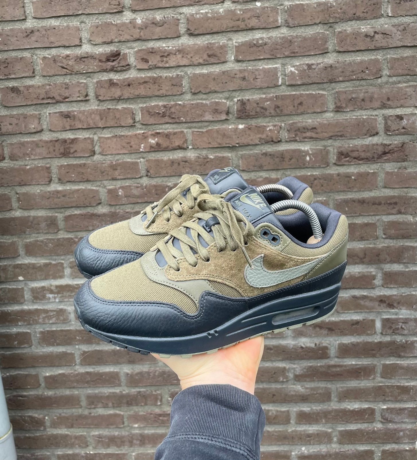 Nike Air Max 1 Premium Dark Stucco, Ophalen of Verzenden, Zo goed als nieuw, Overige kleuren, Sneakers of Gympen