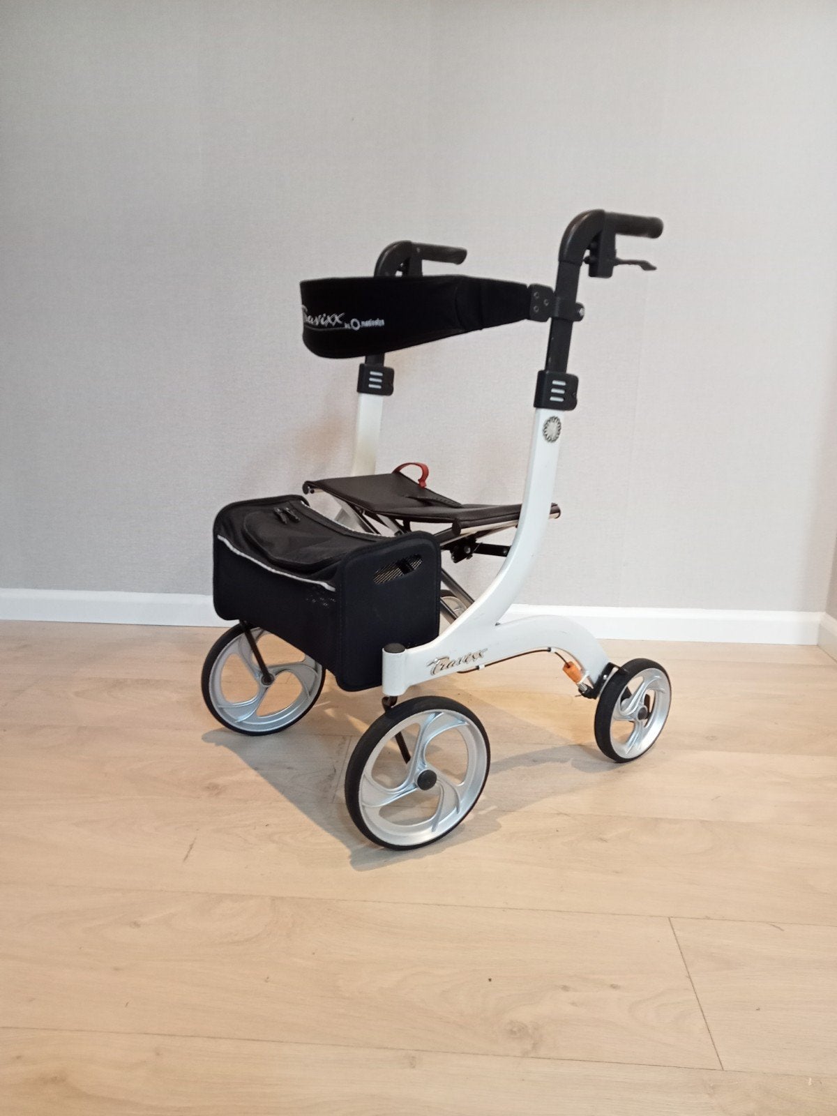 Nette Rollator Travixx lichtgewicht inklapbaar, Diversen, Ophalen of Verzenden, Lichtgewicht, Gebruikt