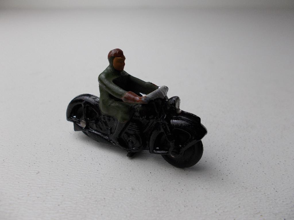 1936 Dinky Toys 37A CIVILIAN MOTORCYCLE + DRIVER I.g.st., Ophalen of Verzenden, Zo goed als nieuw, Overige typen, Dinky Toys
