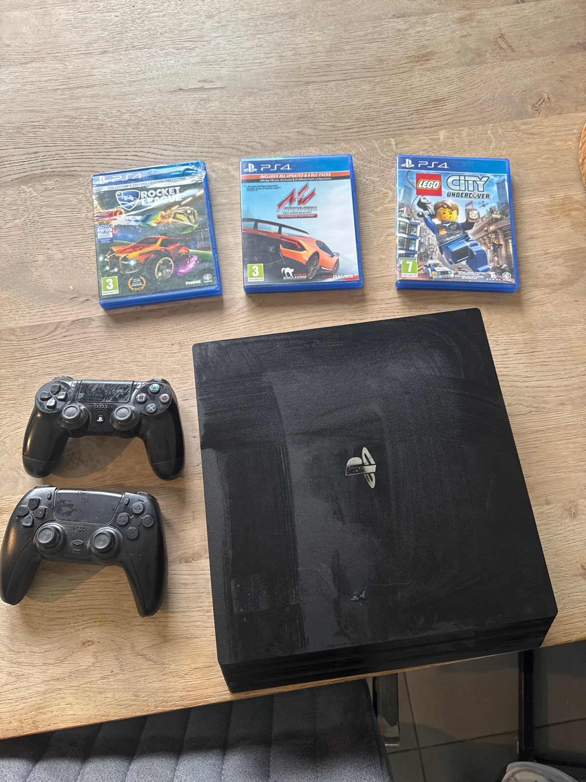 PlayStation 4 Pro met 2 controllers en 3 games, Met 2 controllers, Ophalen of Verzenden, 1 TB, Pro