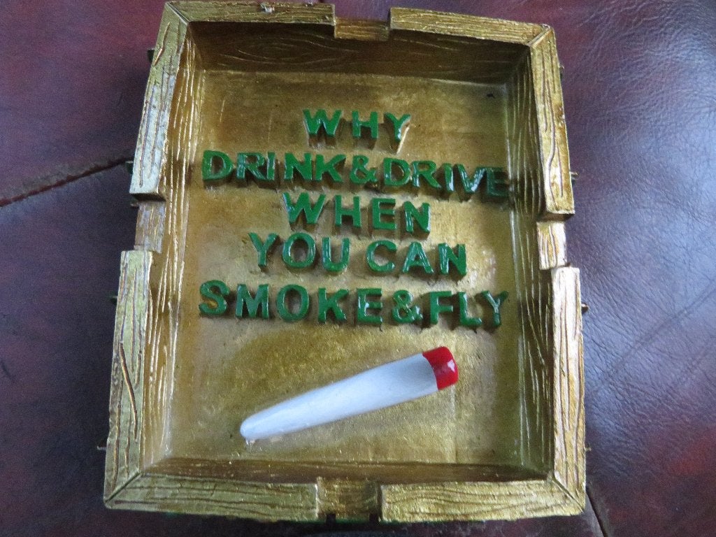nieuwe asbak why drink & drive when you can smoke & fly, Ophalen of Verzenden, Zo goed als nieuw, Asbak