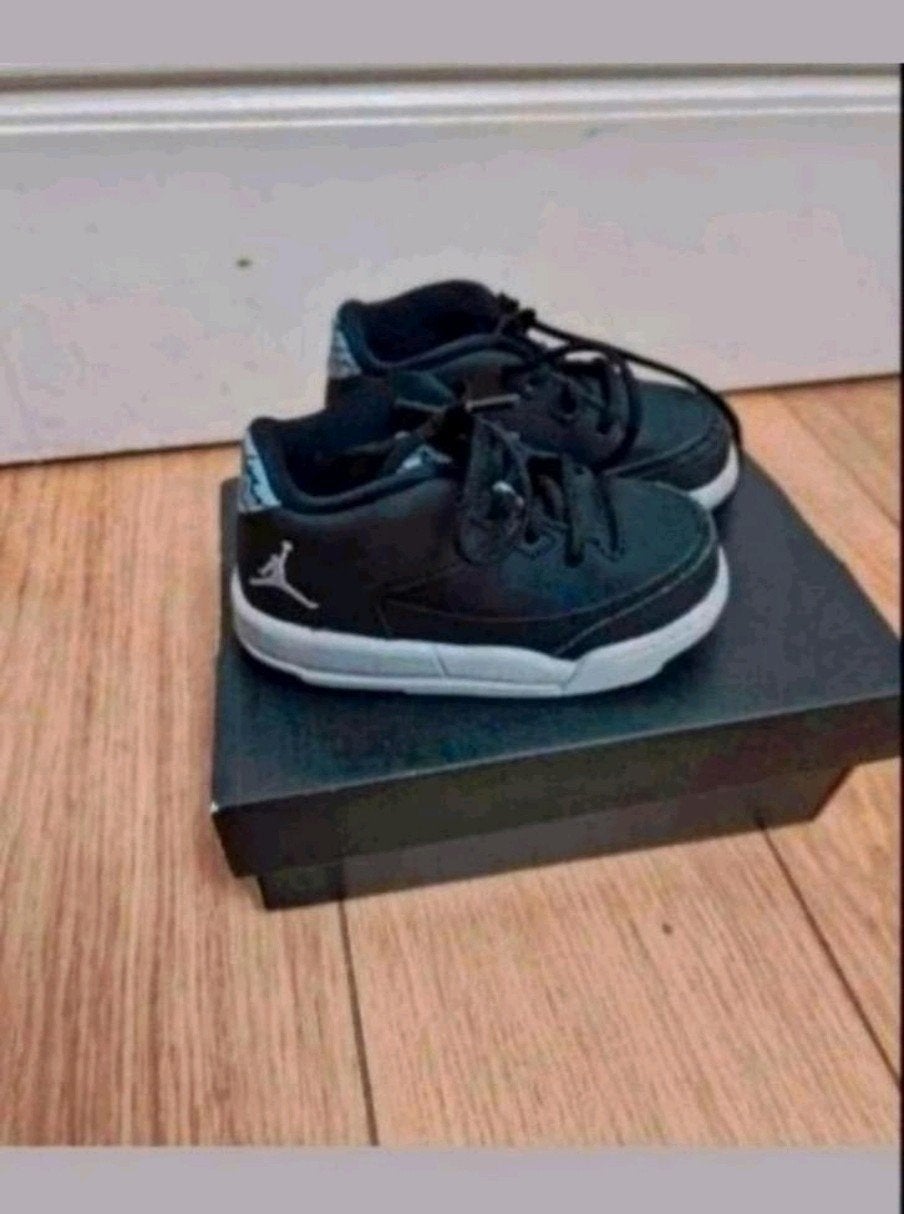 Jordan zwarte schoenen maat 22, Schoentjes, Jongetje of Meisje, Ophalen of Verzenden, Zo goed als nieuw
