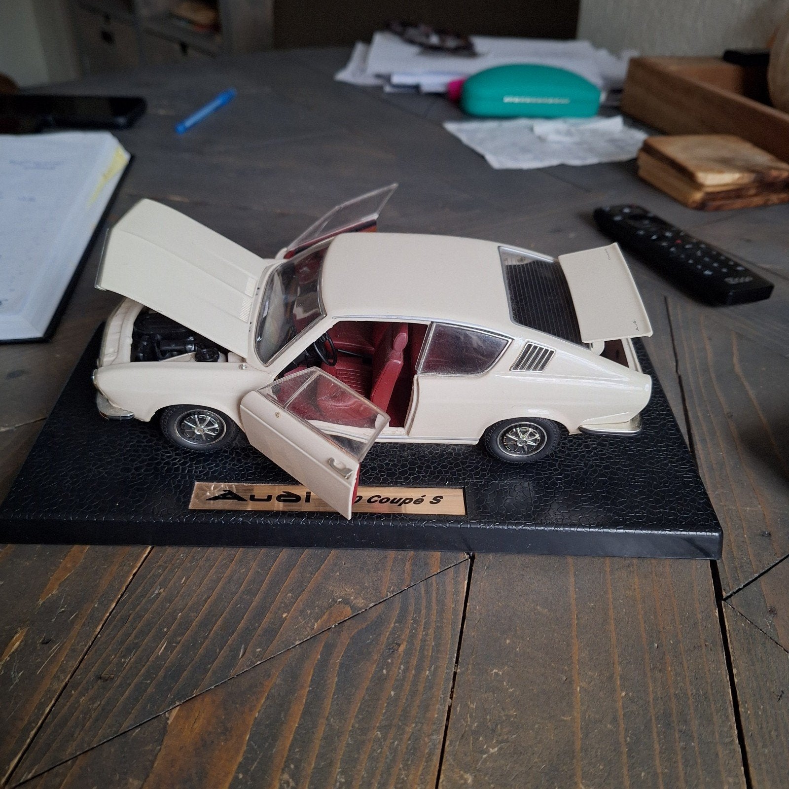 Audi 100 Coupé S schaalmodel - Zo goed als nieuw, Ophalen of Verzenden, Zo goed als nieuw, Auto