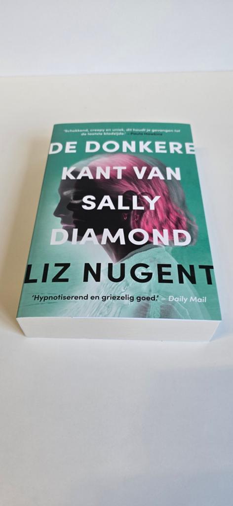 2boeken 10%korting bij 3boeken of meer 20%korting, Liz Nugent, Ophalen of Verzenden, Zo goed als nieuw