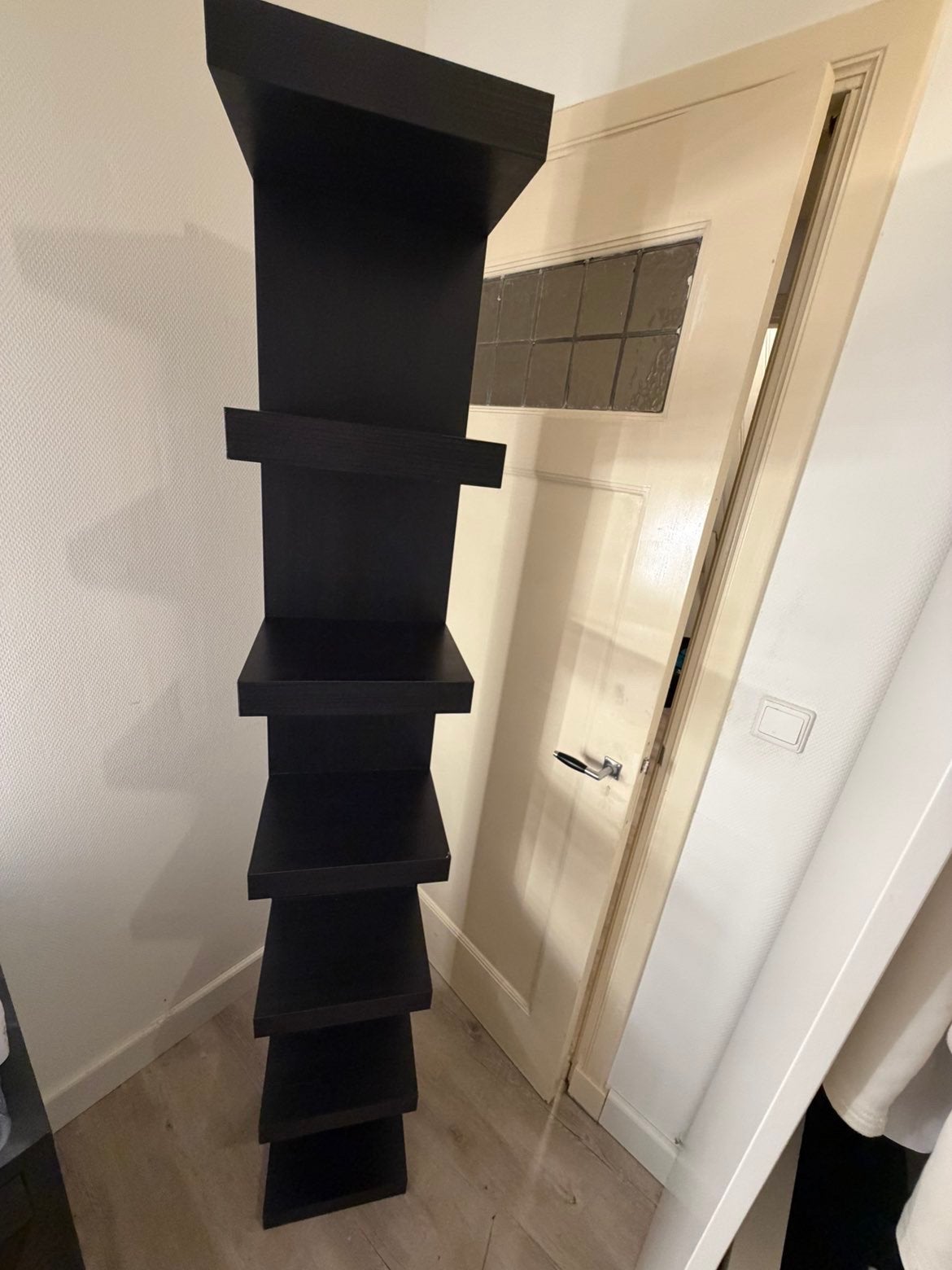 Zwarte wandkast met 6 vakken, Ophalen, Zo goed als nieuw, Hout, Cd's