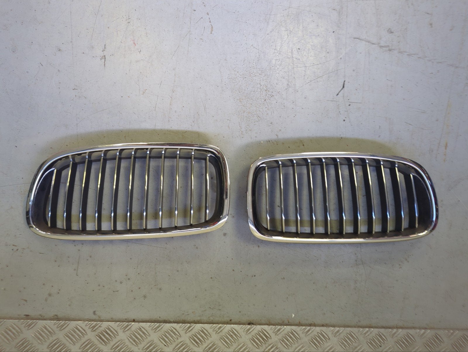 Grill 'nieren' BMW 320i F30, Ophalen of Verzenden, Gebruikt, Voor, BMW