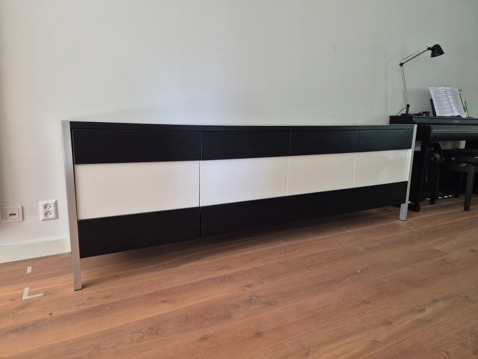 Zwart eiken met wit hoogglans dressoir 240x50x76,5, Ophalen, 200 cm of meer, Modern, Overige houtsoorten