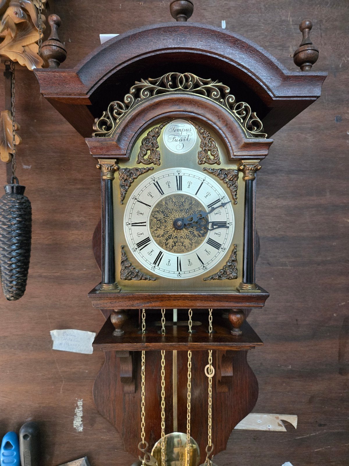 Antieke Wandklok met Gewichten - Tempus Fugit, Ophalen