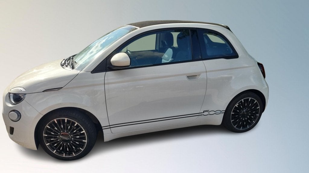 Fiat 500 E-Cabrio- Rijklaar. 42KW-Snelladen.Carplay., Auto's, Fiat, Huisgarantie, 4 stoelen, Wit, Origineel Nederlands