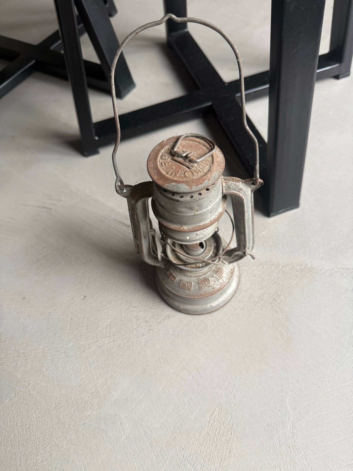Vintage roestige olielamp - decoratief item, Ophalen