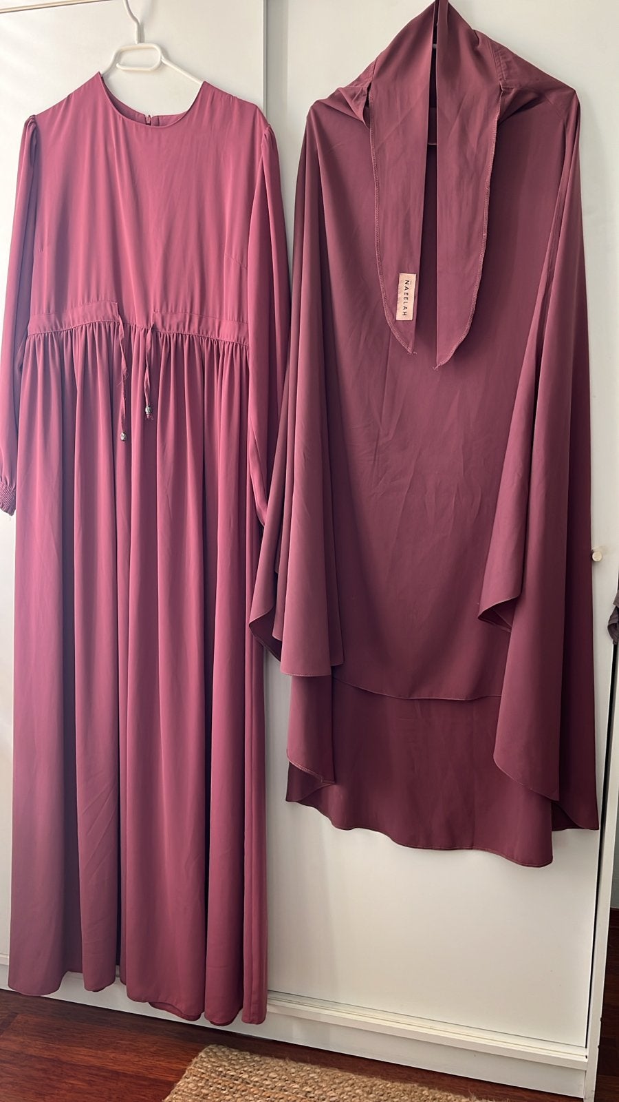 Prachtige Abaya Jurk met Tieback Khimar - NAEELAH, Ophalen, Maat 42/44 (L), Zo goed als nieuw, Roze