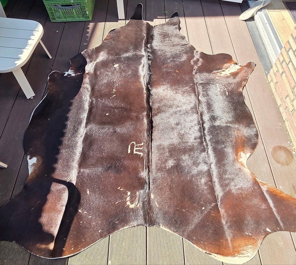 Koldby Ikea donkerbruin koeienhuid vloerkleed, Huis en Inrichting, Bruin, 150 tot 200 cm, Ophalen of Verzenden, Overige vormen