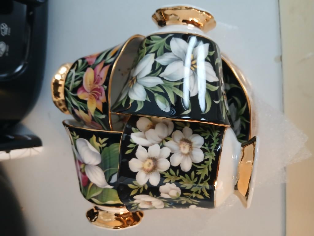 ROYAL ALBERT PROVINCIAL FLOWERS KOP EN SCHOTELS, Ophalen of Verzenden