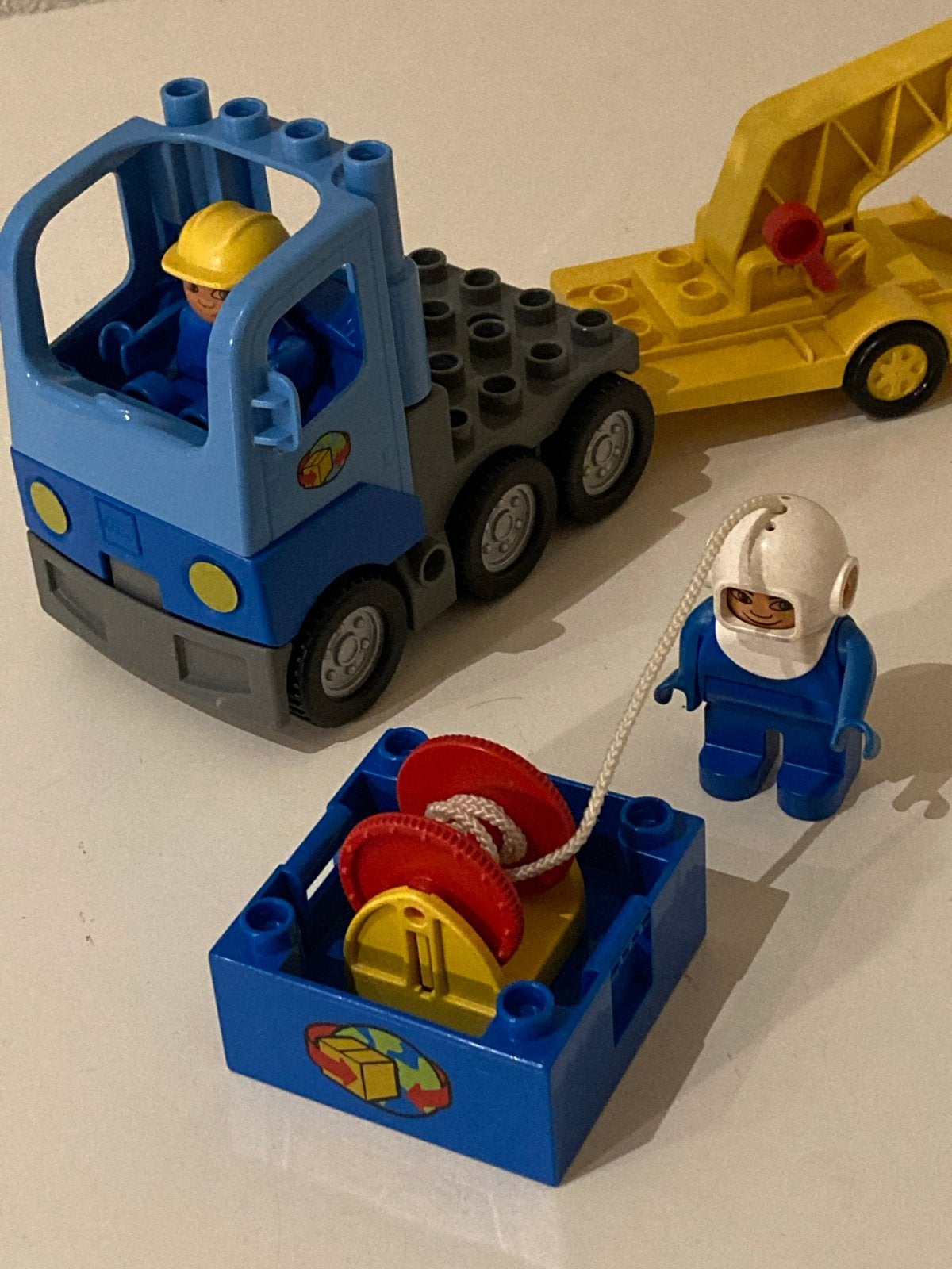 Duplo LEGO vrachtwagen met kantelbare cabine en takelaanhang, Inclusief minifiguren, Gebruikt, Ophalen of Verzenden, Duplo