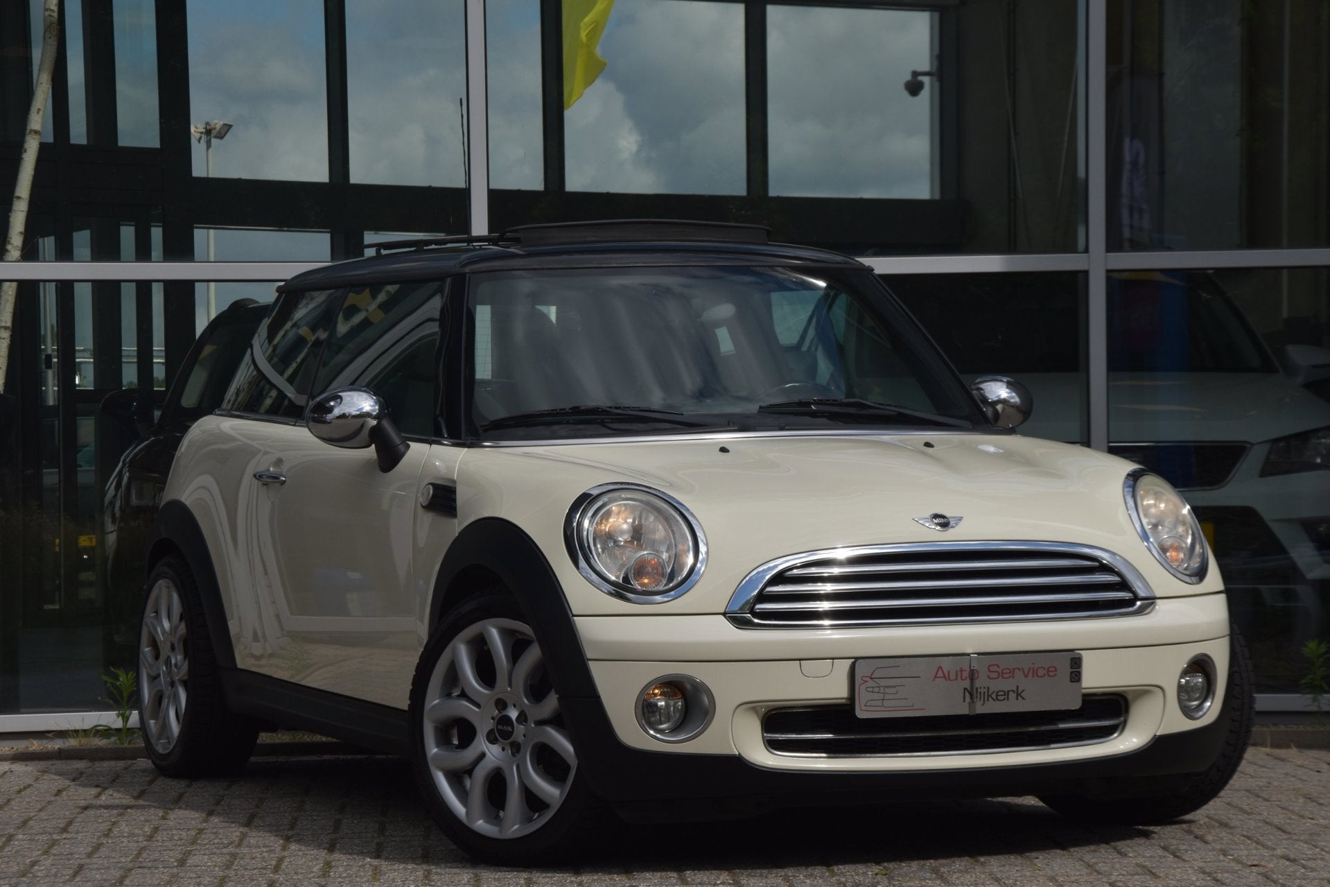 Mini 3-Deurs Cooper 1.6 Chili | Panorama | PDC | Cruise | Bl, Voorwielaandrijving, Gebruikt, 4 cilinders, 4 stoelen