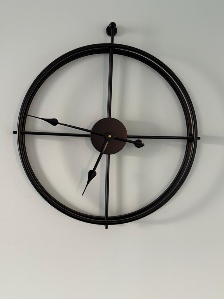 Moderne Wandklok - Zwart Metaal, 50 cm Diameter, Ophalen, Zo goed als nieuw, Analoog, Wandklok