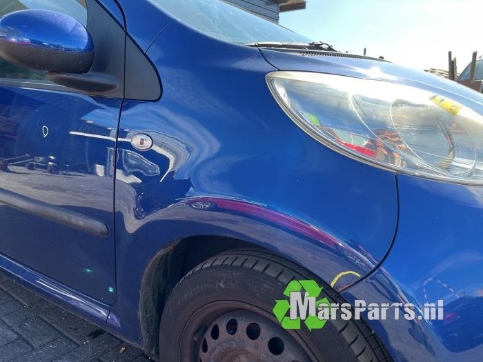 Scherm rechts-voor van een Peugeot 107 (KNR), Gebruikt, -, -, Ophalen of Verzenden