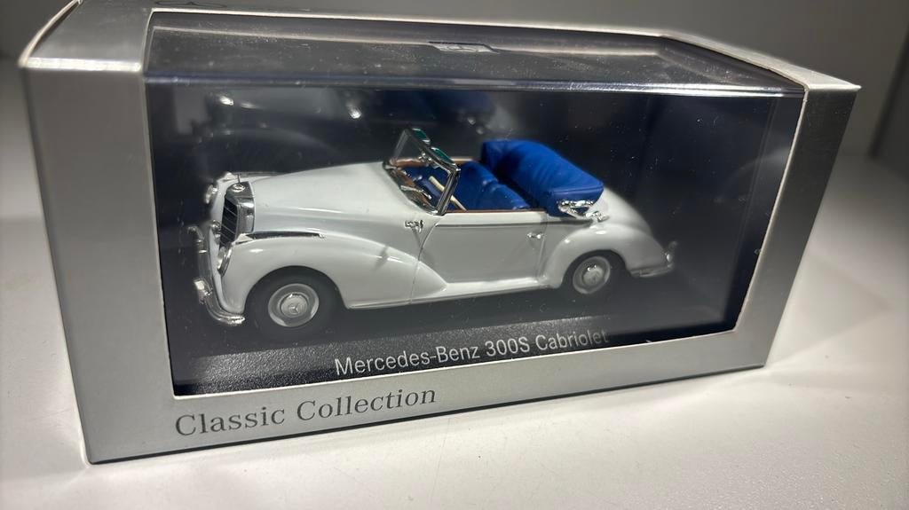 Mercedes benz 300s cabriolet minichamps 1.43