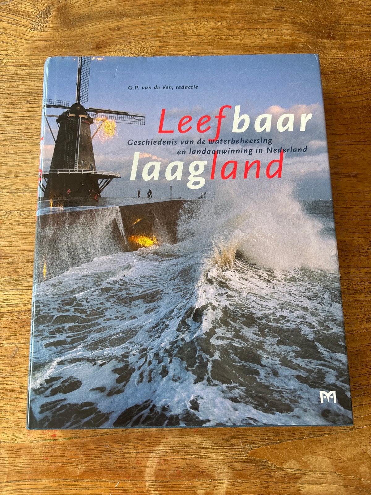 Leefbaar Laagland: Geschiedenis waterbeheersing Nederland, Boeken, Ophalen of Verzenden, 20e eeuw of later, Zo goed als nieuw