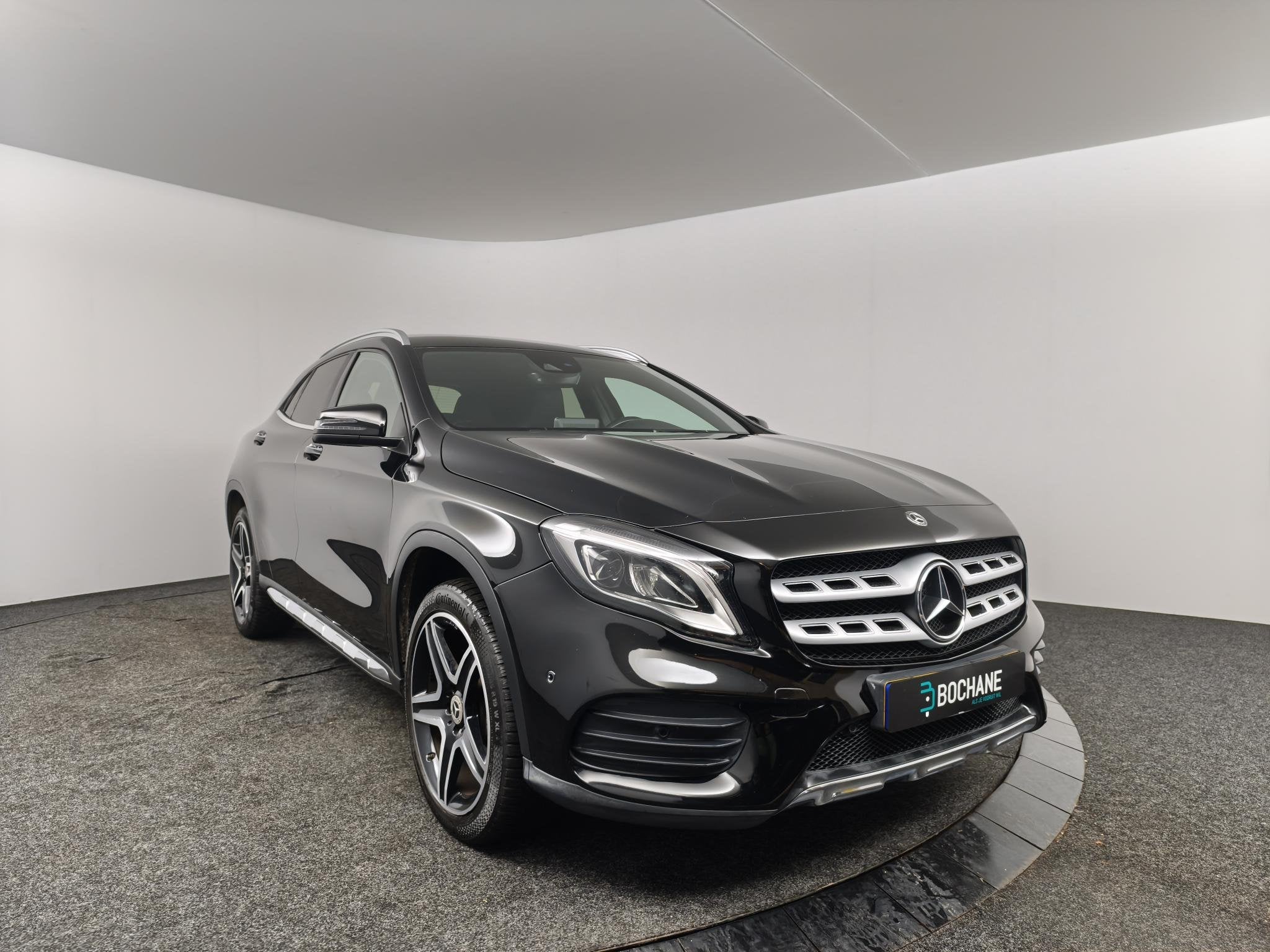 Mercedes-Benz GLA-klasse 200 Premium Plus | elektrisch glaze, Stof, Gebruikt, 715 kg, Zwart