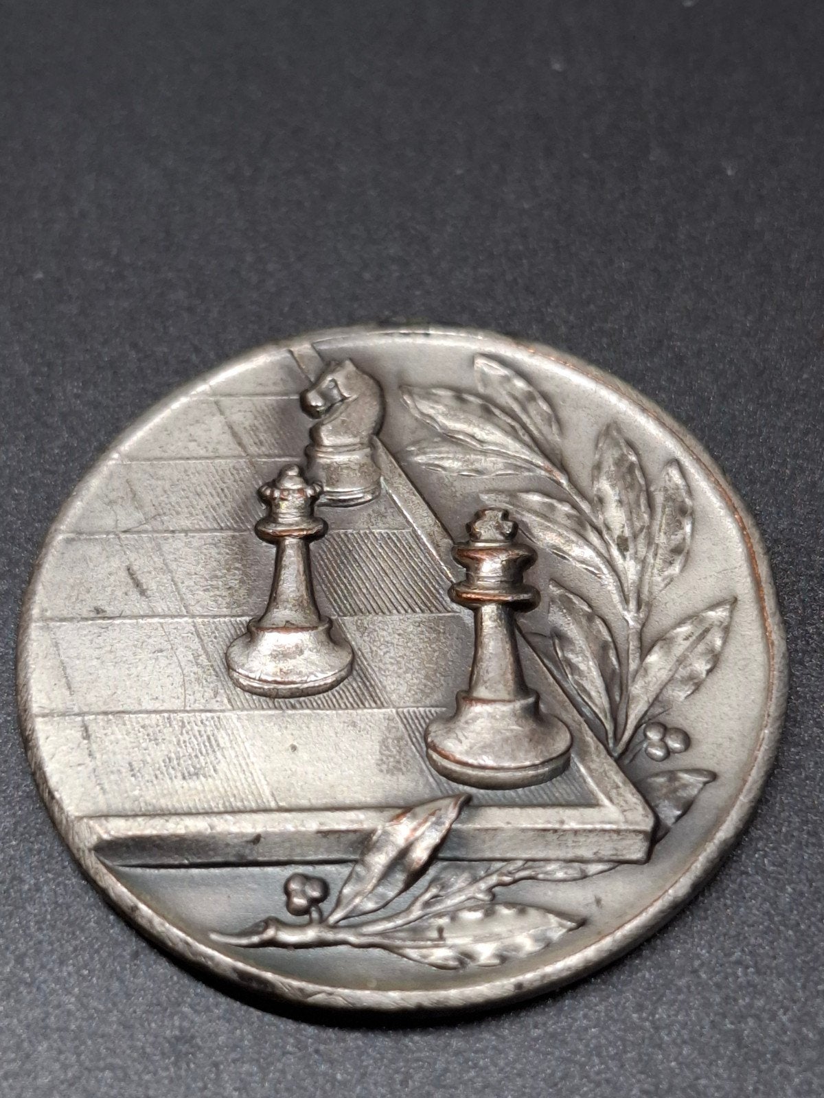 Schaakmedaille Kamp. 2e Kl. 1956 D.J.Z., Postzegels en Munten, Ophalen of Verzenden, Overige materialen, Nederland