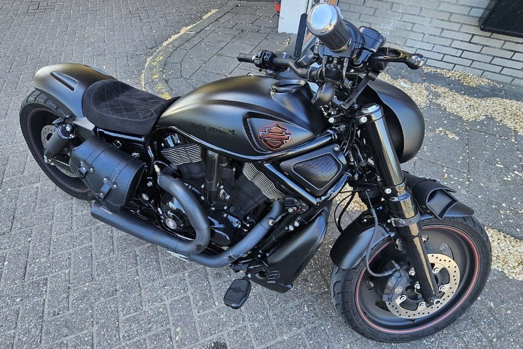 Harley-Davidson Night Rod Custom, 1299 cc, 2 cilinders, Sportuitlaat, Gebruikt