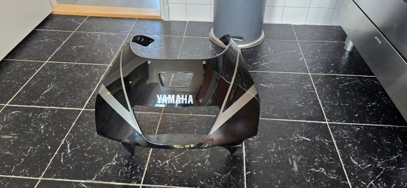 Yamaha FZR 600R voorkuip - Zwart met grijze strepen, Motoren, Ophalen of Verzenden, Gebruikt