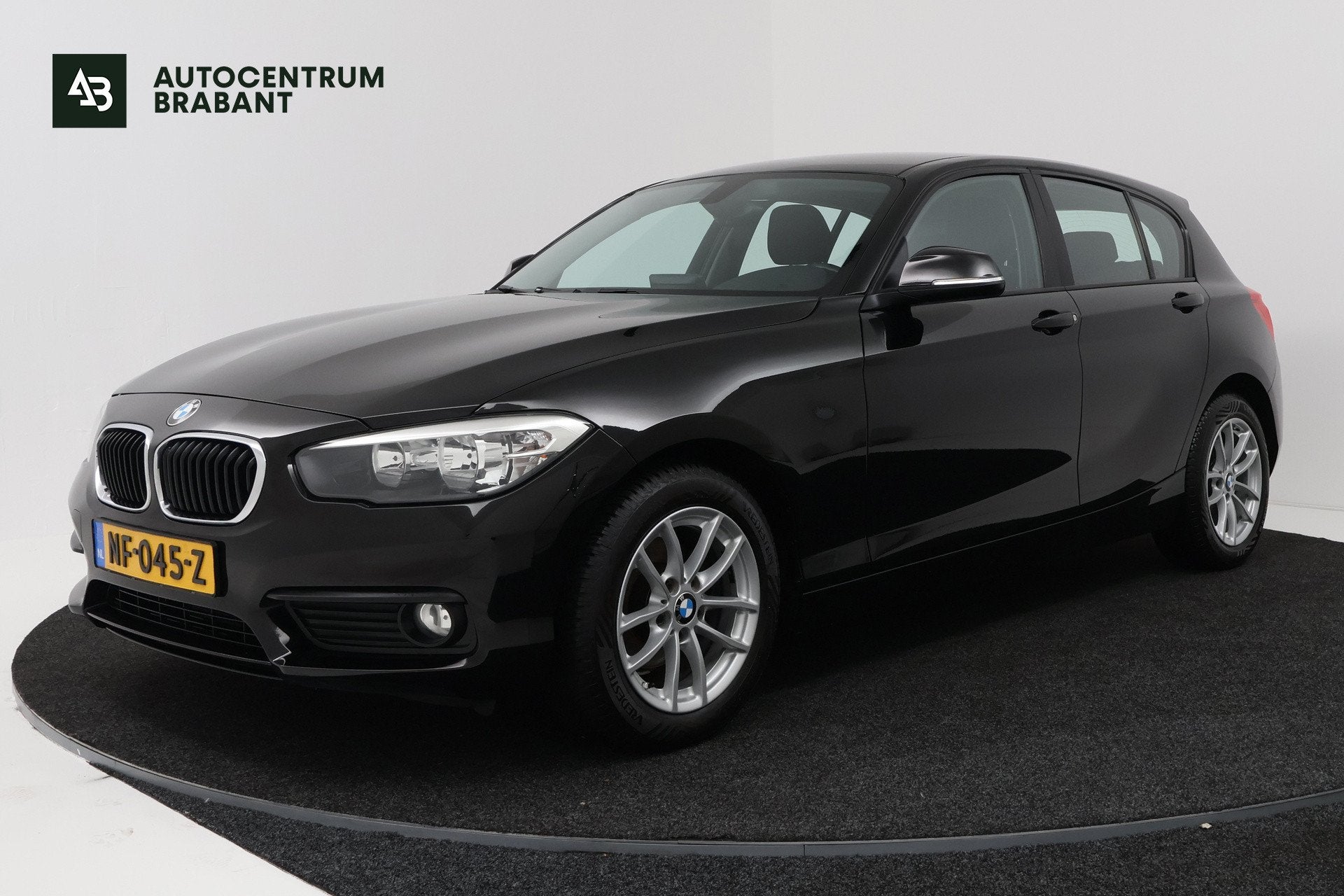 BMW 1-serie 116i Sport (MULTIMEDIA, LM VELGEN, STUURBEDIENIN, Auto's, BMW, 1-Serie, Zwart, Start-stop-systeem, 3 cilinders