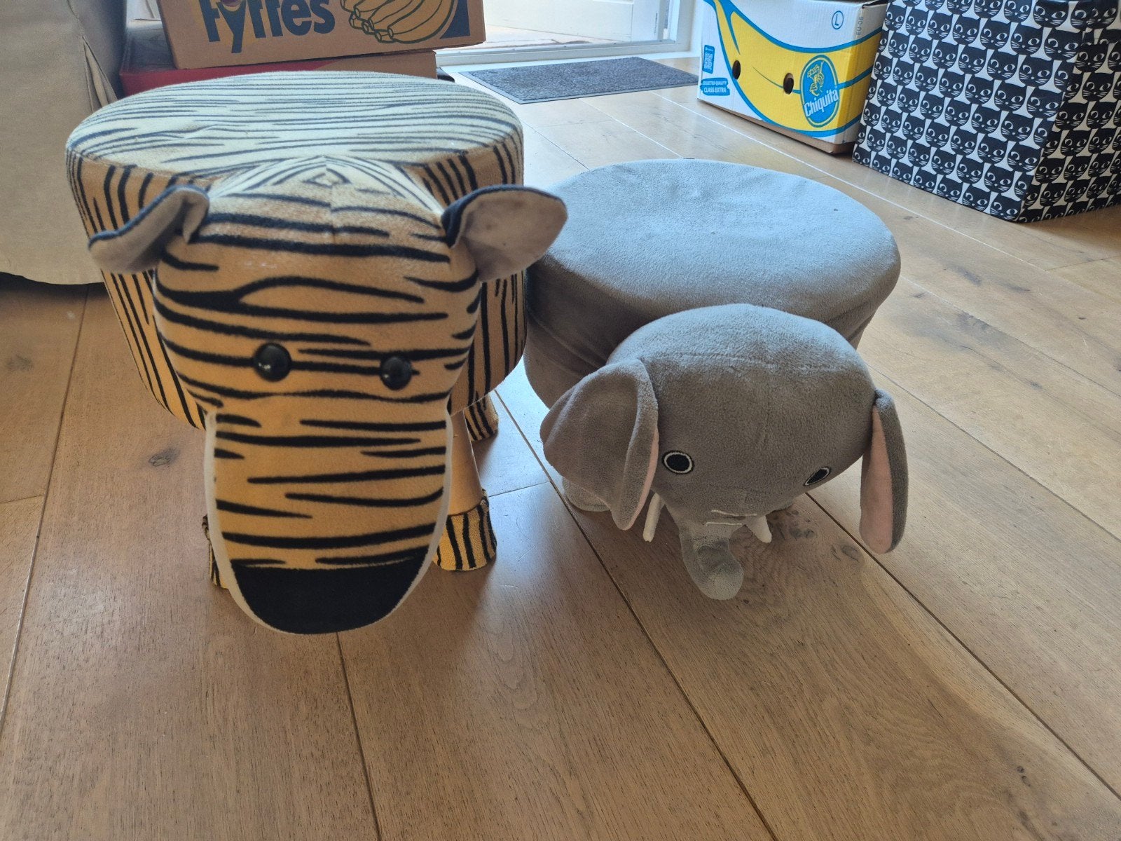 Leuke dieren poefjes: Zebra en Olifant, Ophalen, Overige stijlen, Textiel, Gebruikt