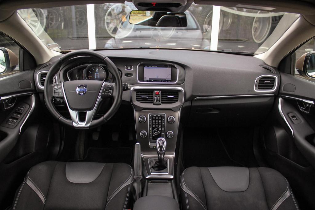 Volvo V40 1.6 T3 Momentum | 2e eigenaar | Sportstuur | Stoel, Voorwielaandrijving, 1596 cc, Stof, Gebruikt